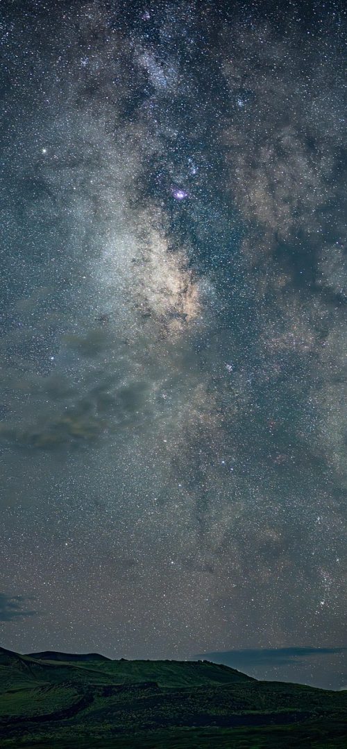 星空体育下载 App 回放播放界面，视频画面占据上部，进度条带事件标记点，下部为视角切换按钮