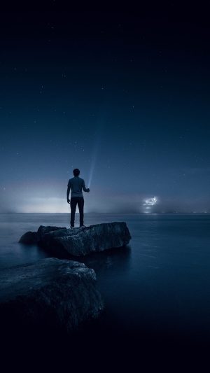 星空体育App首页截图，顶部轮播展示热门赛事，下方分类导航含足球篮球网球等运动项目，深红黑灰配色
